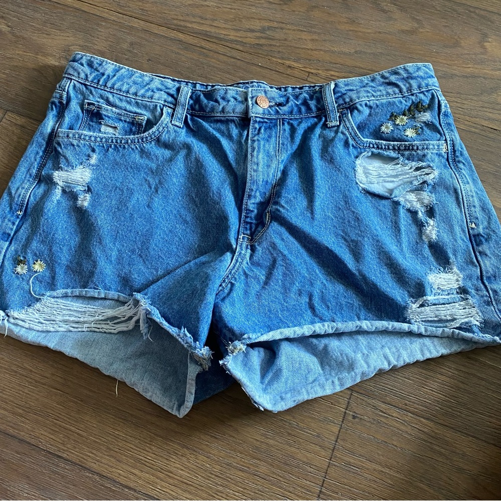 Hi-rise cutoff shorts